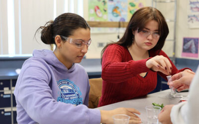 HHS students measure photosynthesis in action