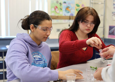 HHS students measure photosynthesis in action